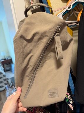 Lululemon Compact Sling Backpack in Taupe